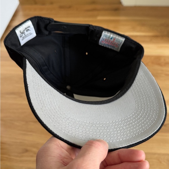 Vintage 90s Baltimore Orioles SnapBack hat - Picture 3 of 6